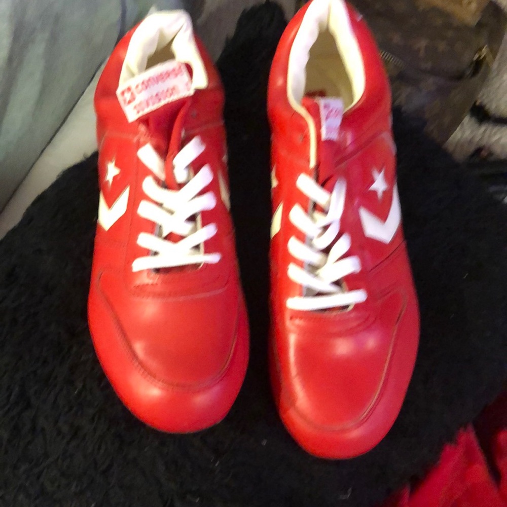 CONVERSE CLEETS OR REGULAR SHOES RED AND WHITE